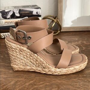 Dolce Vita Women's Tan Sandals